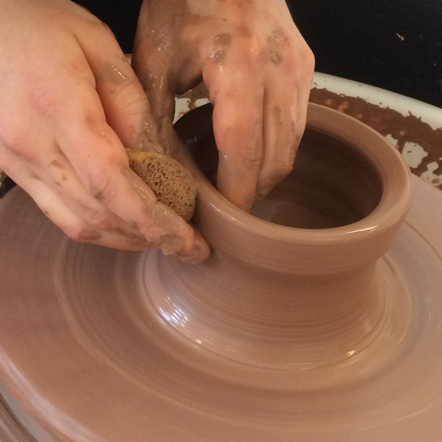 La poterie au tour pas à pas ; techniques de base et réalisation